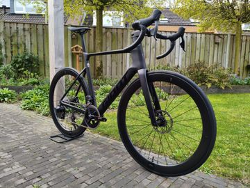 Giant Propel Advanced Pro 1 2024 2024 Road & Gravel usato, Nero — immagine 2 di 17