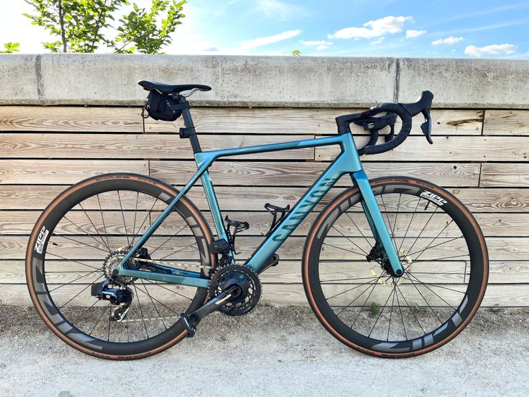 Canyon Ultimate CF SLX 8 Force AXS 2023 2023 Road & Gravel d'occasion — image 2 sur 8