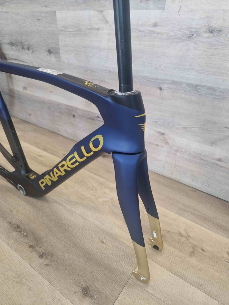 Pinarello FRAME PINARELLO DOGMA F COLORE TEAM 36.5 Frameset 2026 Road & Gravel d'occasion — image 2 sur 6