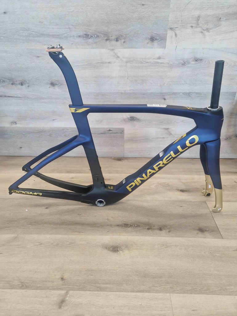Pinarello FRAME PINARELLO DOGMA F COLORE TEAM 36.5 Frameset 2026 Road & Gravel d'occasion — image 1 sur 6
