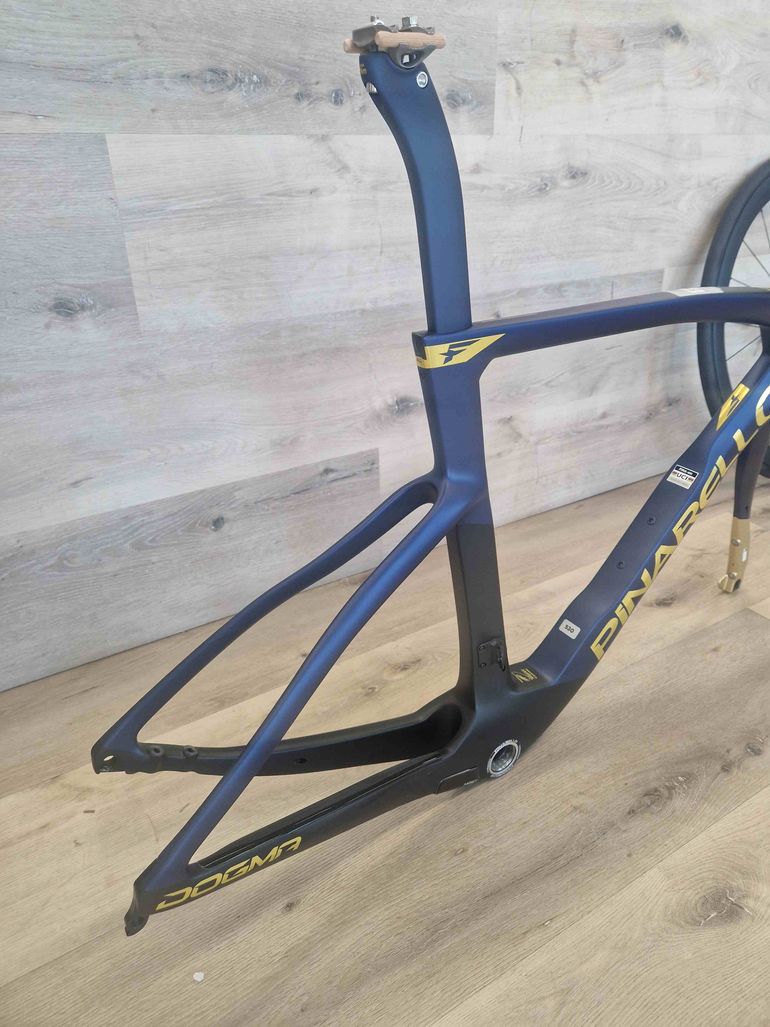 Pinarello FRAME PINARELLO DOGMA F COLORE TEAM 36.5 Frameset 2026 Road & Gravel d'occasion — image 3 sur 6