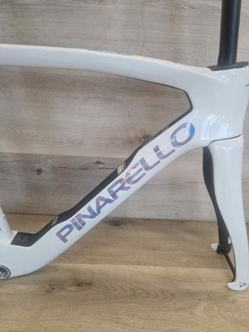 PINARELLO FRAME DOGMA F COLORE WHITE 2027 Frameset 2027 Road & Gravel de segunda mano, Blanco — imagen 4 de 5