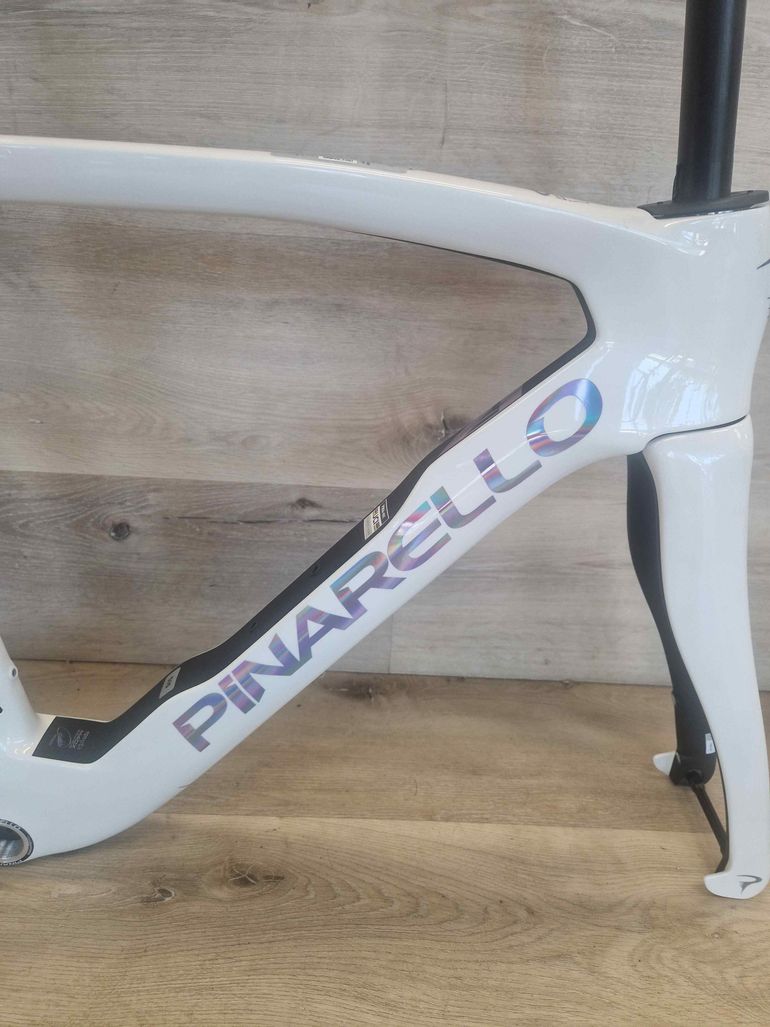 PINARELLO FRAME DOGMA F COLORE WHITE 2027 Frameset 2027 Road & Gravel de segunda mano, Blanco — imagen 4 de 5