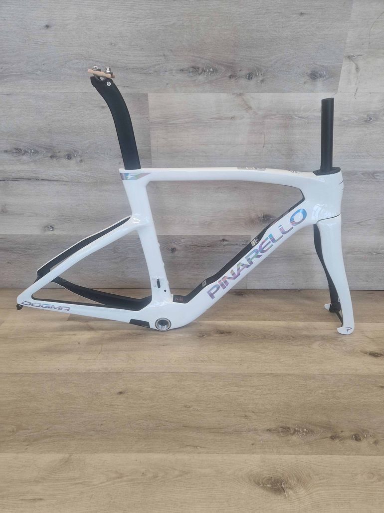 PINARELLO FRAME DOGMA F COLORE WHITE 2027 Frameset 2027 Road & Gravel de segunda mano, Blanco — imagen 1 de 5