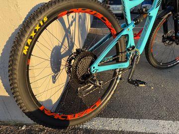 Ibis Ripmo GX 2022 2022 Mountainbike usato, Blu — immagine 4 di 9