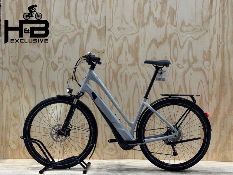 Specialized Turbo Como 4.0 Shimano Deore 2022 Urban de segunda mano, Gris claro — imagen 2 de 16