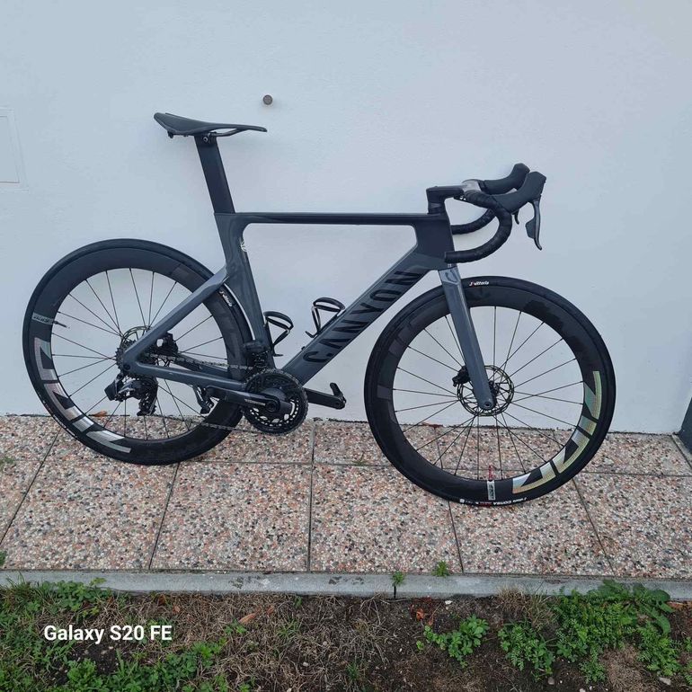 Canyon Aeroad CF SLX 8 AXS 2024 2024 Road & Gravel d'occasion — image 1 sur 10