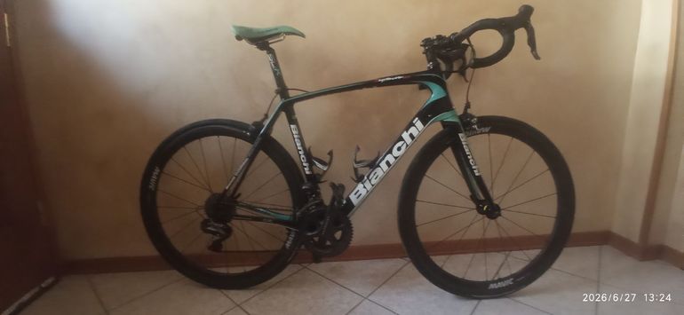 Used Bianchi Infinito Shimano Ultegra Di2 (12 Speed) 2014 Road & Gravel, Black — image 1 of 3