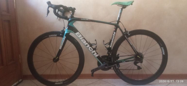 Used Bianchi Infinito Shimano Ultegra Di2 (12 Speed) 2014 Road & Gravel, Black — image 2 of 3