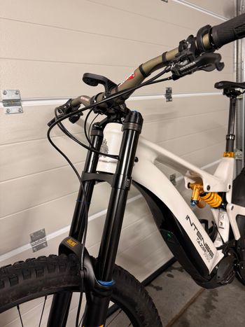 Used Intense TAZER MX CARBON PRO 2024 2024 Mountainbike, White, 29, 27.5 — image 9 of 11