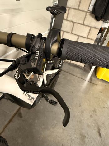 Used Intense TAZER MX CARBON PRO 2024 2024 Mountainbike, White, 29, 27.5 — image 10 of 11
