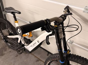Used Intense TAZER MX CARBON PRO 2024 2024 Mountainbike, White, 29, 27.5 — image 4 of 11