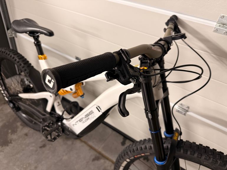 Used Intense TAZER MX CARBON PRO 2024 2024 Mountainbike, White, 29, 27.5 — image 4 of 11