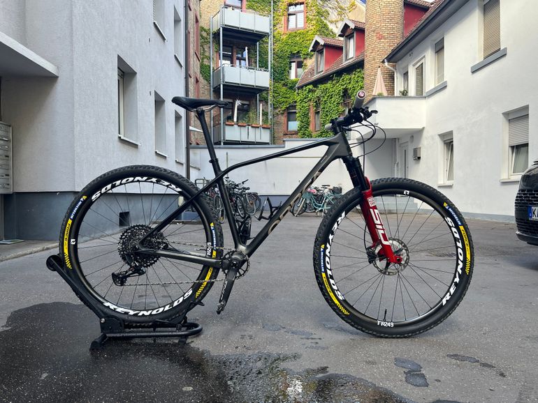 Brugt Orbea Custom Orbea Alma Carbon Hardtail 2025 Mountainbike — billede 1 af 13