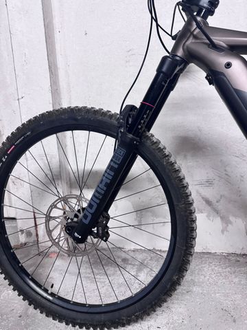 Gebrauchtes R RAYMON TrailRay 160E 9.0 2024 2024 Mountainbike, Hellgrau, 29 — Bild 7 von 7