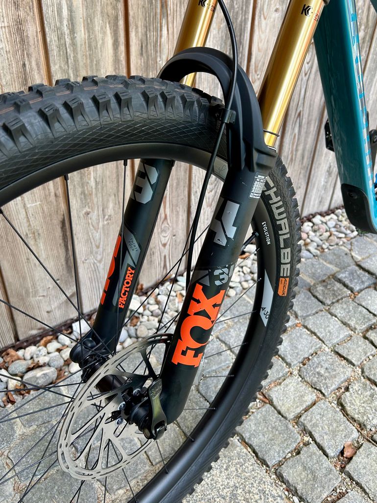Propain Hugene CF 29" Highend 2023 2023 Mountainbike de segunda mano, Azul — imagen 4 de 13