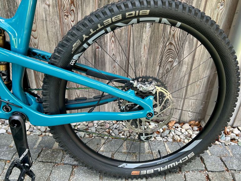 Propain Hugene CF 29" Highend 2023 2023 Mountainbike de segunda mano, Azul — imagen 5 de 13