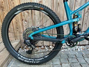 Propain Hugene CF 29" Highend 2023 2023 Mountainbike de segunda mano, Azul — imagen 9 de 13