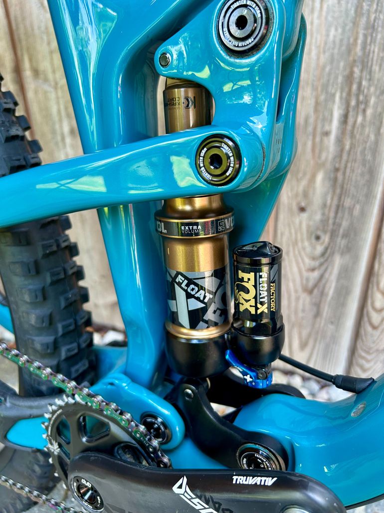Propain Hugene CF 29" Highend 2023 2023 Mountainbike de segunda mano, Azul — imagen 7 de 13