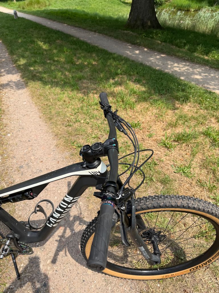 Použité Canyon CF SLX 9.0 DT LTD 2020 Mountainbike — obrázek 8 z 15