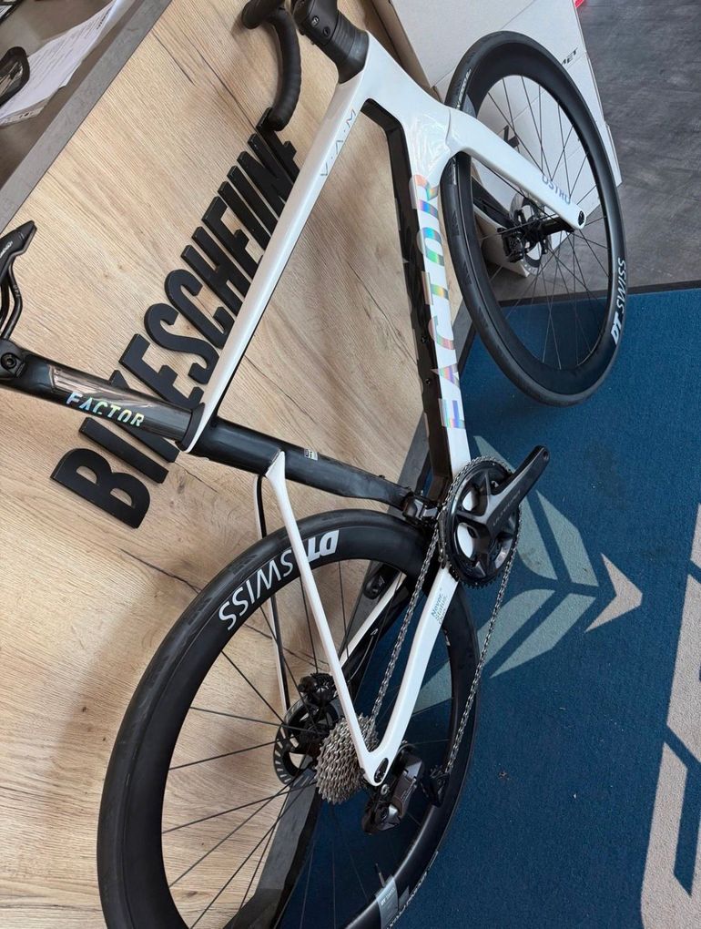 Used Factor Ostro Shimano Ultegra Di2 2025 Road & Gravel, White — image 2 of 5