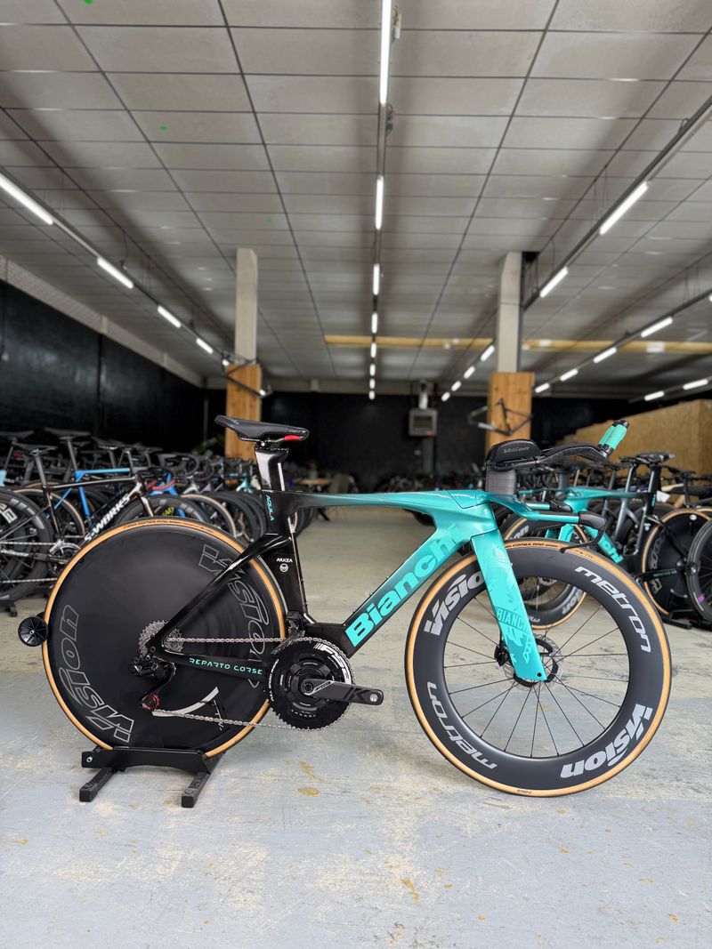 Brugt Bianchi Aquila RC Dura Ace Di2 4IIII Pwm 2025 2025 Road & Gravel