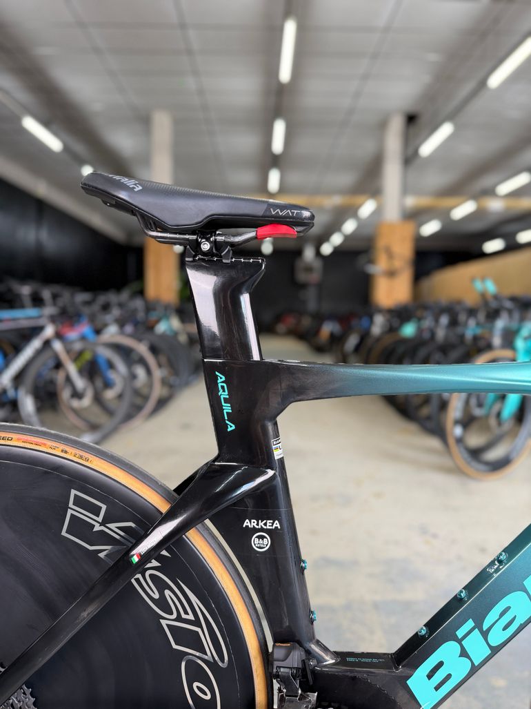 Gebrauchtes Bianchi Aquila RC Dura Ace Di2 4IIII Pwm 2025 2025 Road & Gravel, Blau — Bild 8 von 24