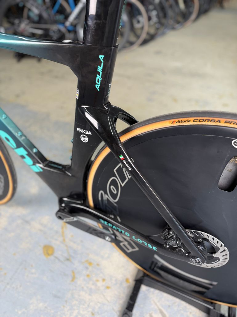 Gebrauchtes Bianchi Aquila RC Dura Ace Di2 4IIII Pwm 2025 2025 Road & Gravel, Blau — Bild 23 von 24
