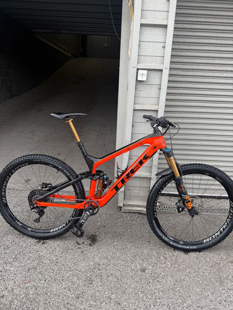Used Trek Slash 9.8 2018 2018 Mountainbike, Orange — image 1 of 3