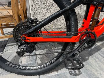 Used Trek Slash 9.8 2018 2018 Mountainbike, Orange — image 3 of 3