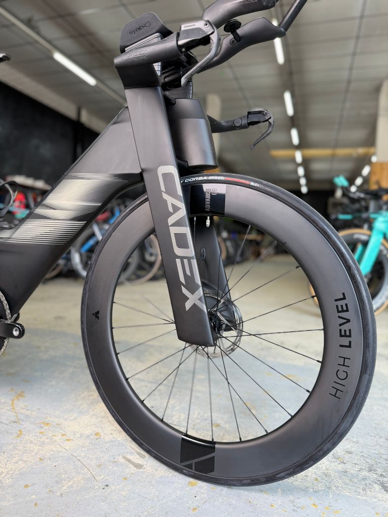 Brugt Cadex Tri SRAM RED AXS Carbon TT 2023 Road & Gravel — billede 3 af 24