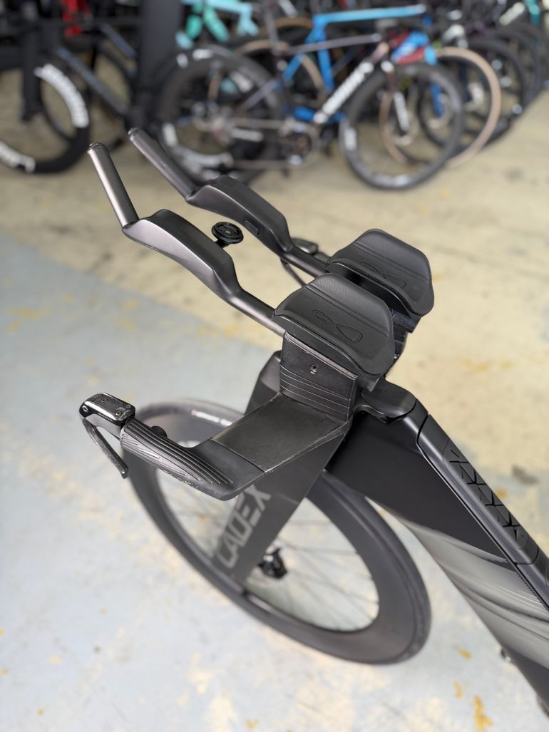 Brugt Cadex Tri SRAM RED AXS Carbon TT 2023 Road & Gravel — billede 17 af 24