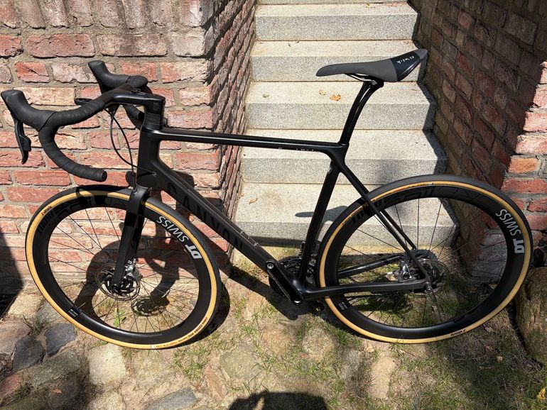 Gebrauchtes Canyon Endurace CF SLX Disc 9.0 eTap 2020 2020 Road & Gravel, Schwarz — Bild 1 von 5