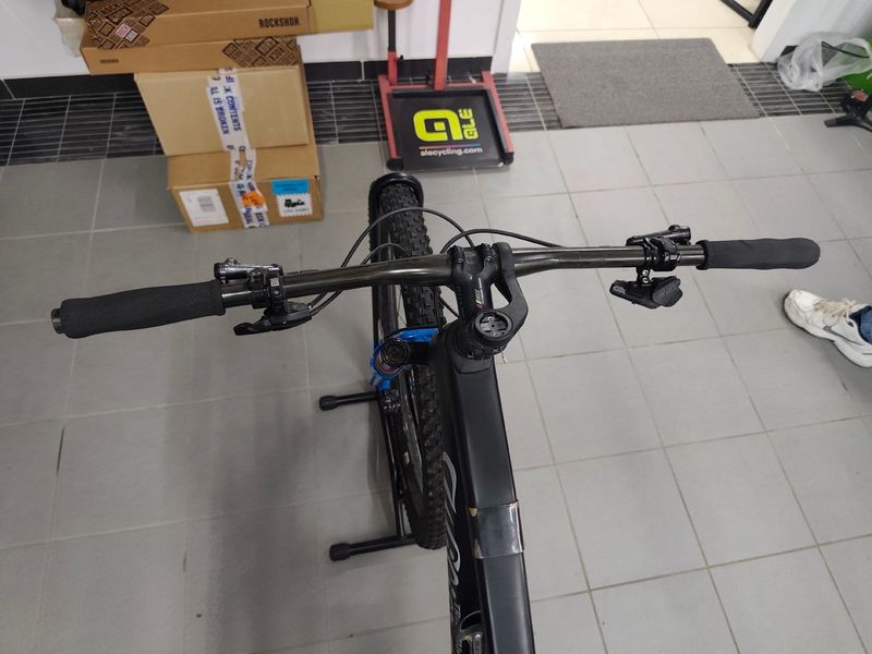 Used Wilier URTA SLR 2023 2023 Mountainbike, Black, 29 — image 13 of 13