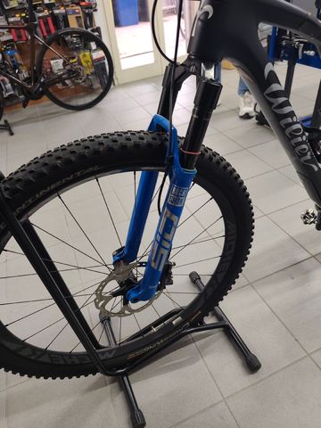 Used Wilier URTA SLR 2023 2023 Mountainbike, Black, 29 — image 12 of 13
