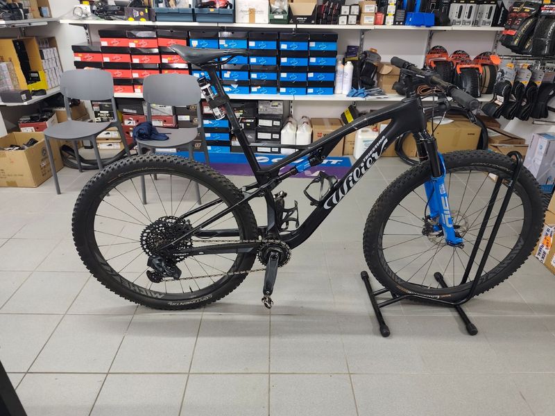 Used Wilier URTA SLR 2023 2023 Mountainbike, Black, 29 — image 1 of 13