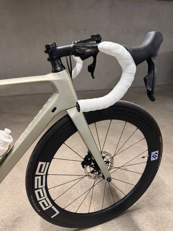 Gebrauchtes Van Rysel EDR CF | Leeze CC 58 Carbon Laufräder | SRAM Rival AXS 2024 Road & Gravel, Hellgrau — Bild 2 von 7