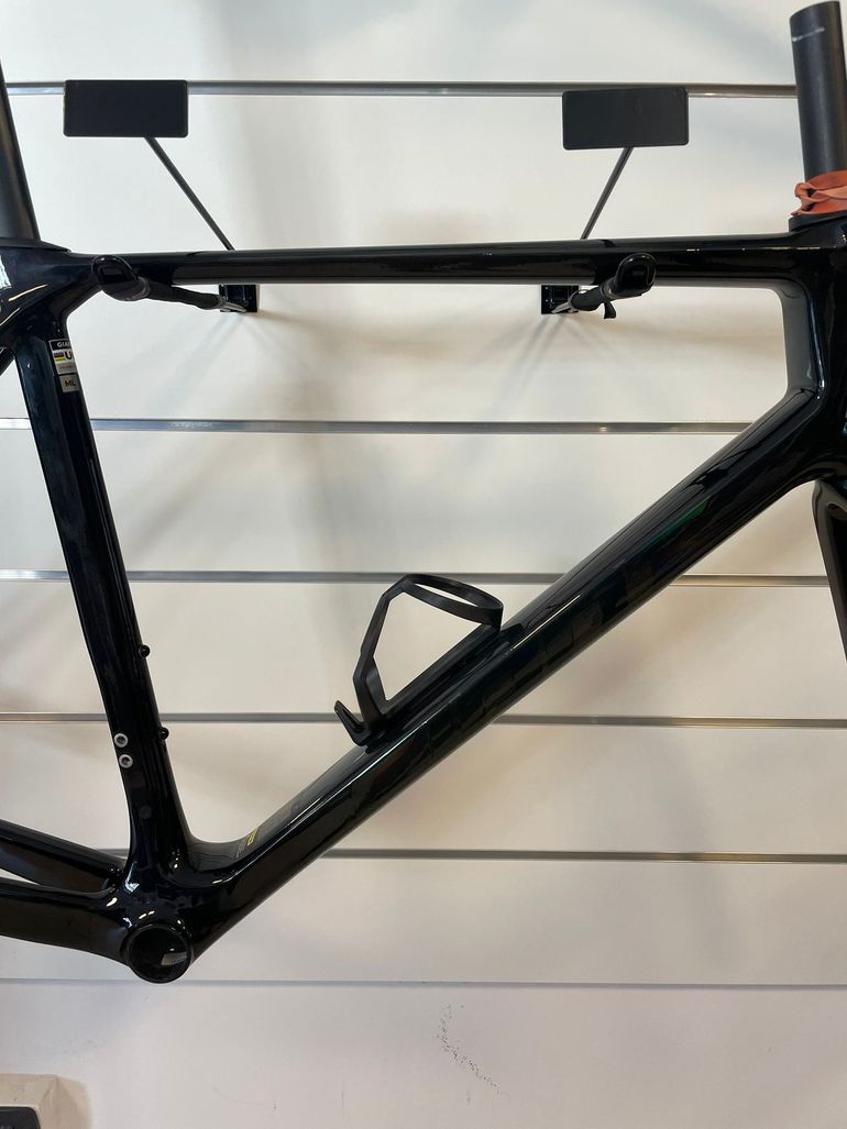 Tweedehands Giant TCR Advanced Pro Raw Carbon Frameset 2025 Road & Gravel — afbeelding 3 van 10