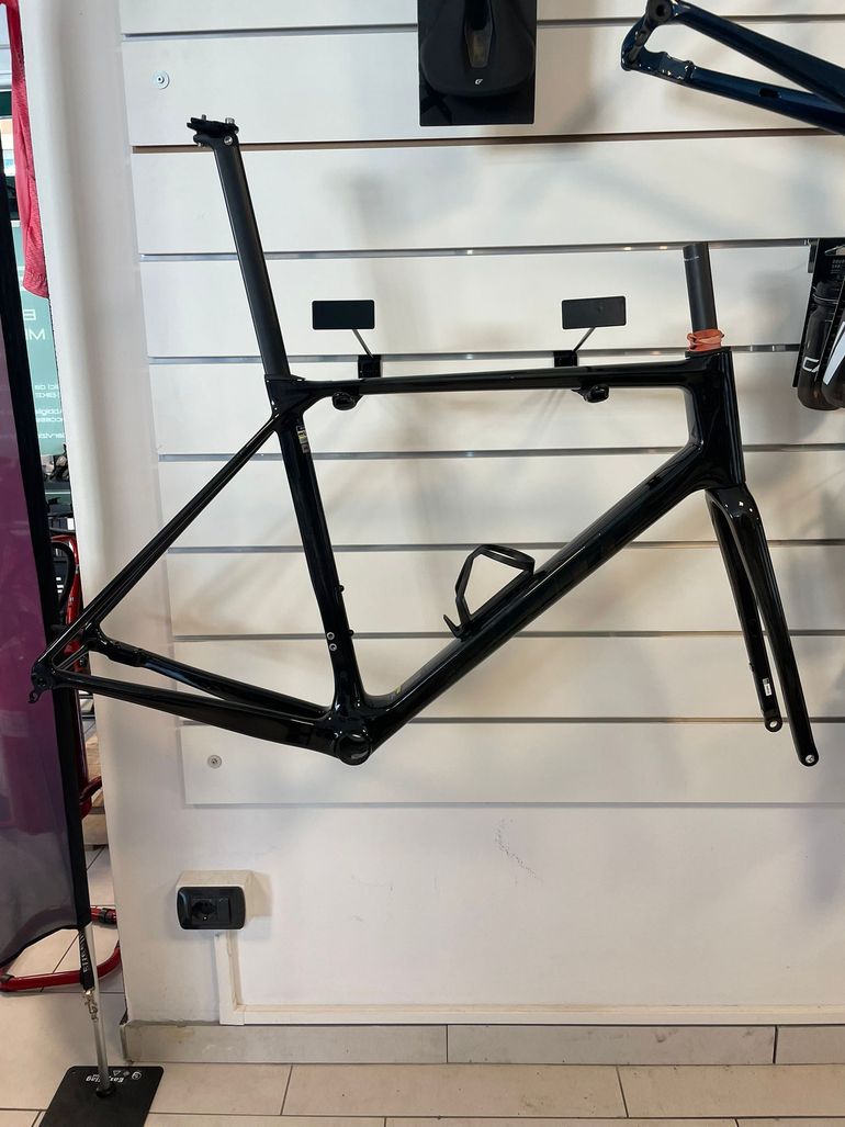 Tweedehands Giant TCR Advanced Pro Raw Carbon Frameset 2025 Road & Gravel — afbeelding 1 van 10