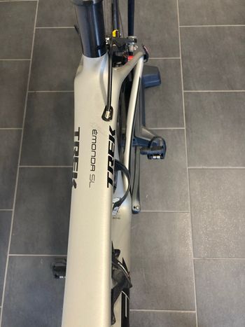 Used Trek Émonda SL 6 2018 2018 Road & Gravel, Light Gray — image 7 of 7