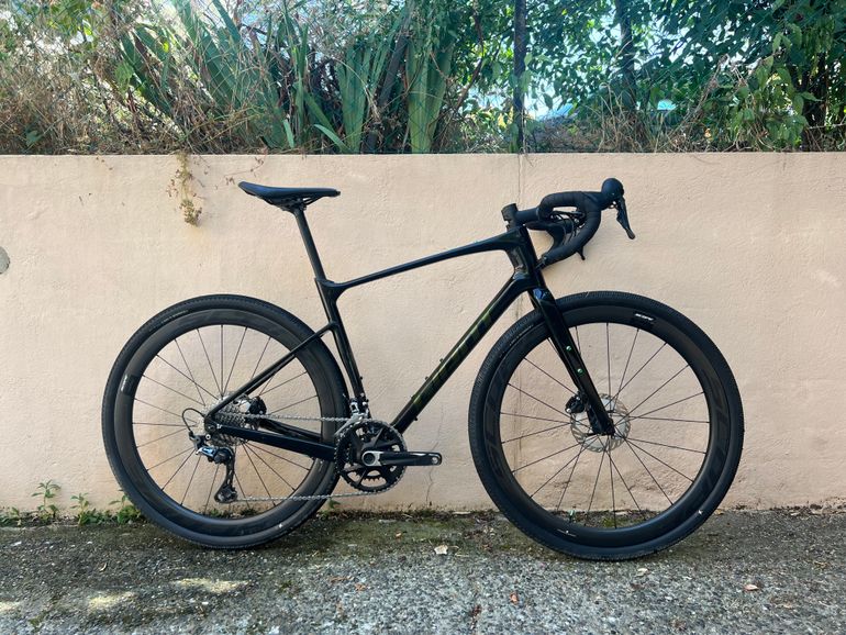 Giant Revolt Advanced 2 2022 2022 Road & Gravel de segunda mano, Negro — imagen 1 de 4