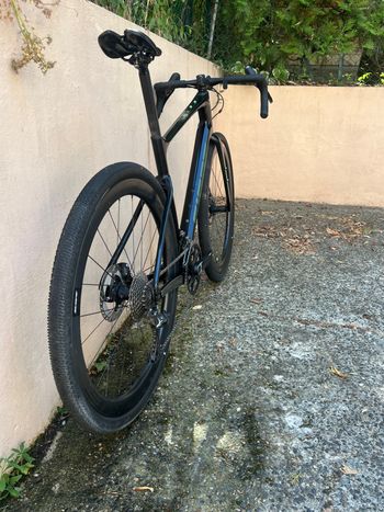 Giant Revolt Advanced 2 2022 2022 Road & Gravel de segunda mano, Negro — imagen 2 de 4