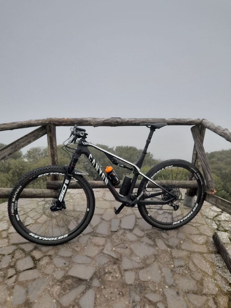 Canyon Lux CF SL 8.0 2020 2020 Mountainbike de segunda mano, Negro — imagen 2 de 4