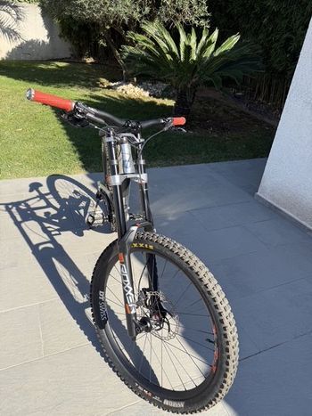 Commencal FRS PARK MOTO STYLE 2024 2024 Mountainbike d'occasion — image 6 sur 7
