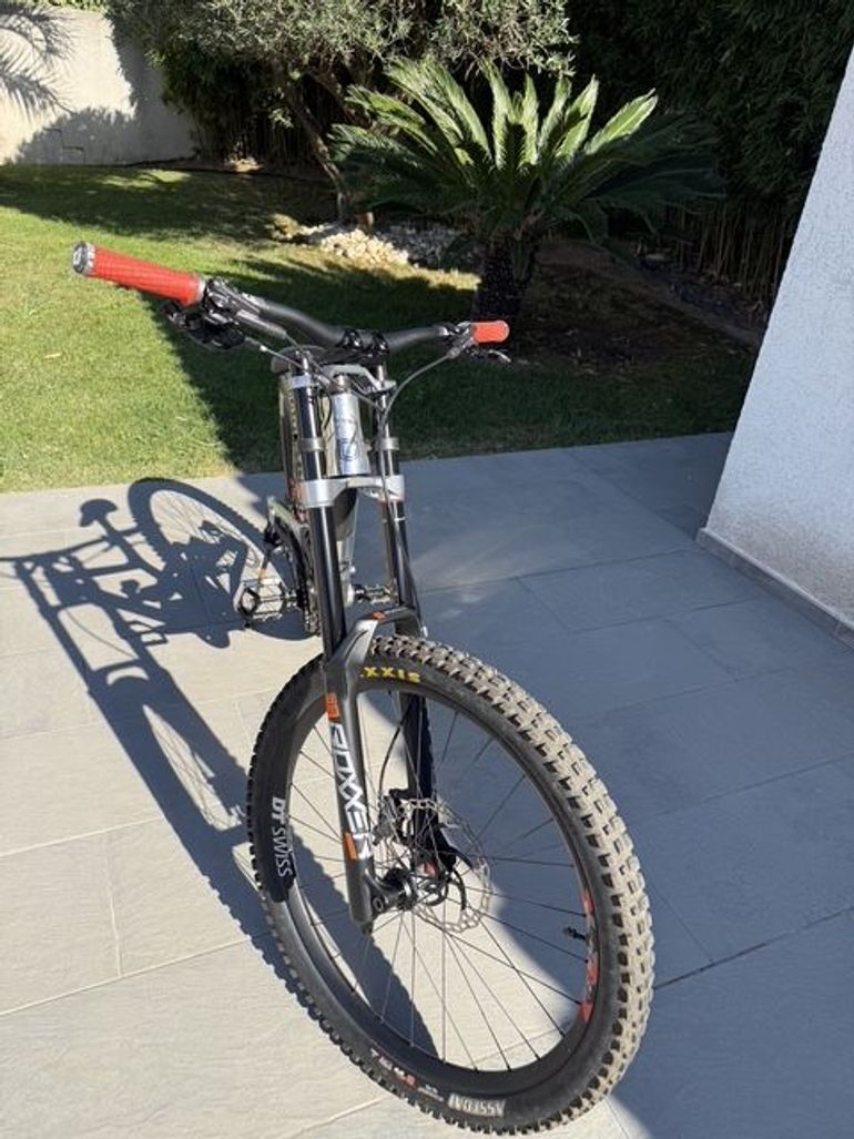 Commencal FRS PARK MOTO STYLE 2024 2024 Mountainbike d'occasion — image 6 sur 7