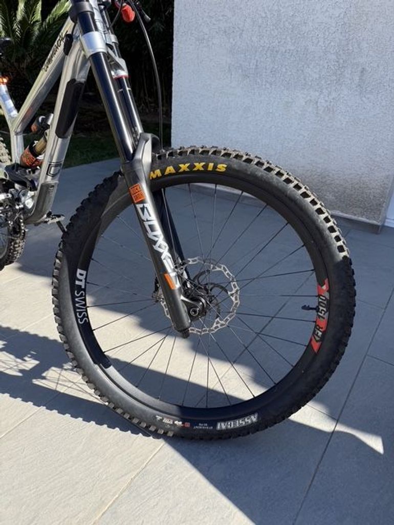 Commencal FRS PARK MOTO STYLE 2024 2024 Mountainbike d'occasion — image 3 sur 7