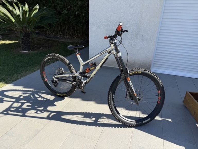 Commencal FRS PARK MOTO STYLE 2024 2024 Mountainbike d'occasion — image 2 sur 7