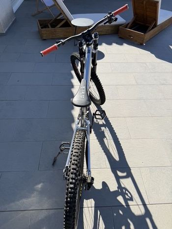 Commencal FRS PARK MOTO STYLE 2024 2024 Mountainbike d'occasion — image 5 sur 7