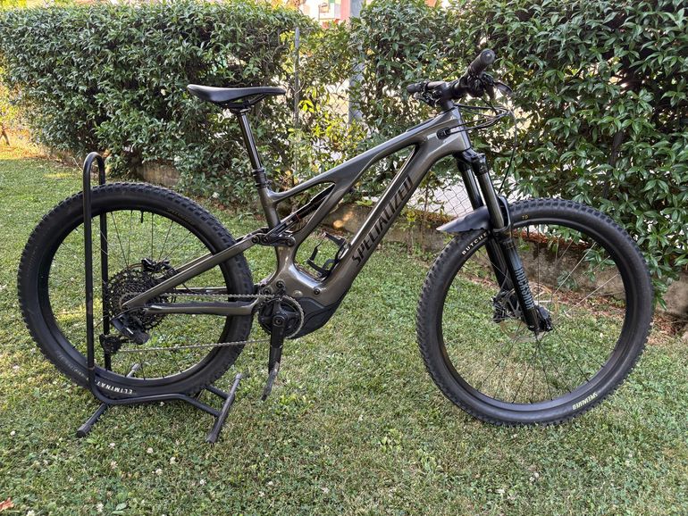 Specialized Turbo Levo 3 Carbon 2023 2023 Mountainbike de segunda mano, Gris claro — imagen 1 de 18