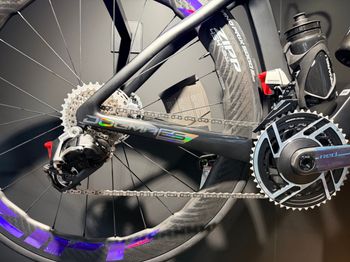 Pinarello DOGMA F EDIZIONE SPECIALE TISSOT 2026 2026 Road & Gravel de segunda mano, Negro — imagen 3 de 10